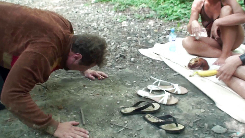 Femdom Austria: Castigo al aire libre para esclavo