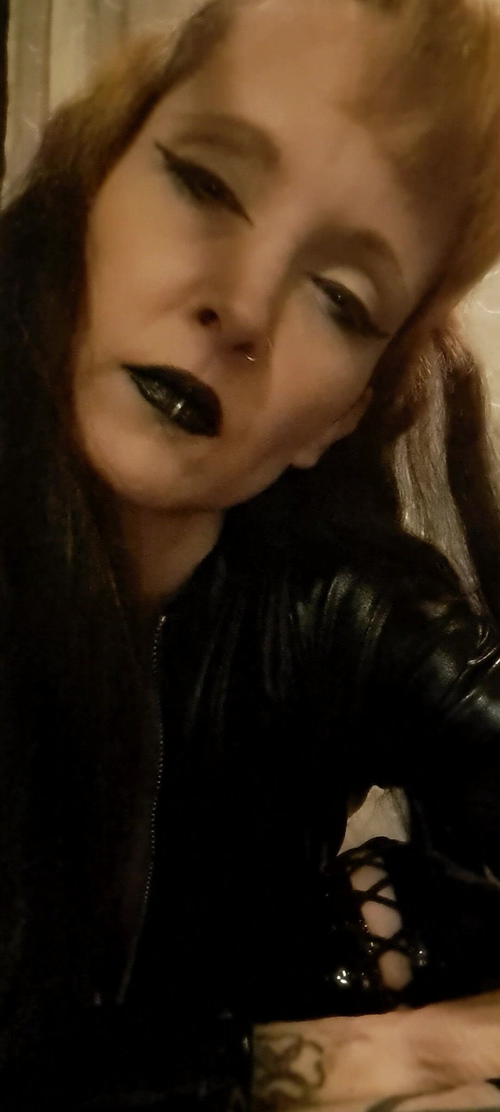 PandoraSG: Ponižování afirmace - jsem lepší než tvá přítelkyně