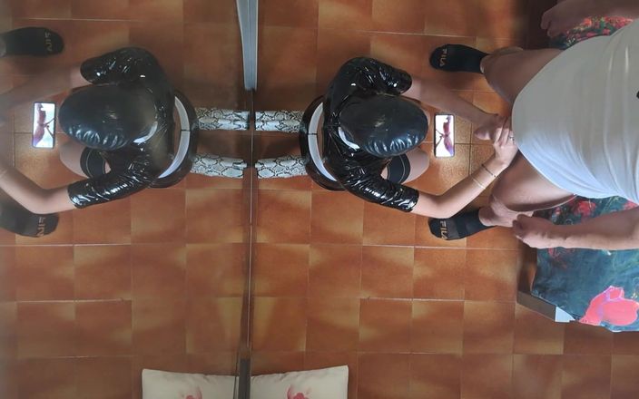 LauraOnHeels: MiLF in abiti sexy, calze e tacchi alti scopata in...