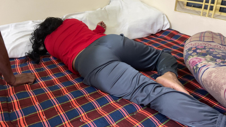 SAFI TV: मैंने अपनी सौतेली बहन को बिस्तर पर रखा और उसे गांड में चोदा