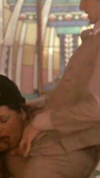 Brigitte Lahaie yaşlı uşağı sikiyor