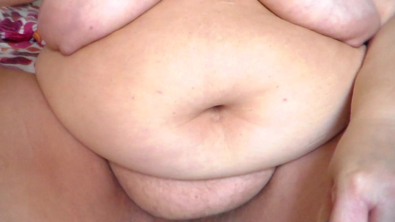 Sex hub couple: Jen fucks her pussy with some beads
