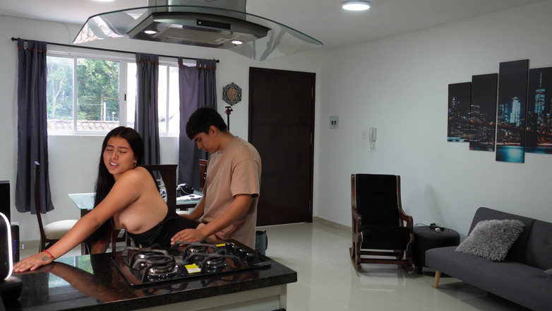 dayav: Jag delar säng med min bästa väns pojkvän medan hon är...