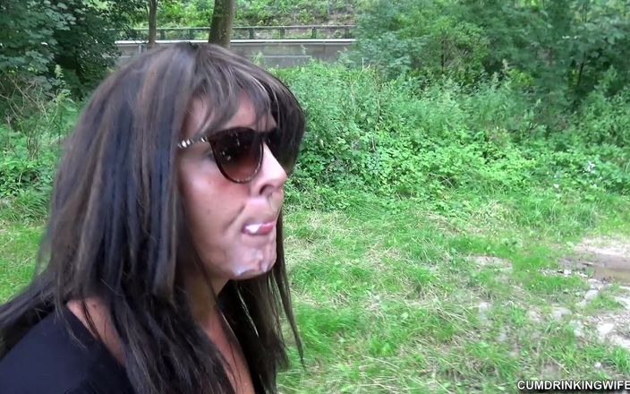 Cumdrinking Wife: Chůze s mrdkou v puse - kompilace