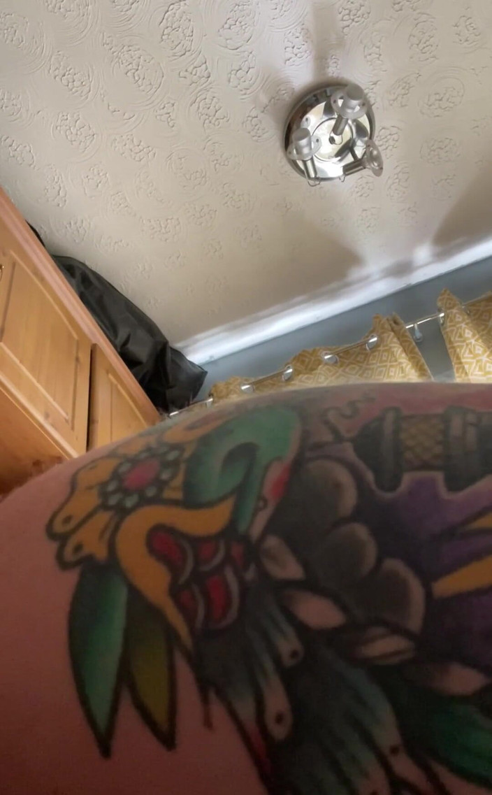 Filthy British Couple: 如果你发现我双腿之间有舌头，那么这就是如何让我射精