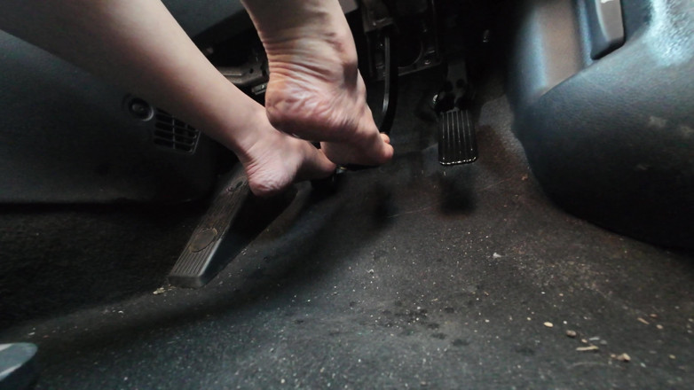 Kinky Lyrical: Geoliede voeten op blote voeten rijden door kinkylyrical