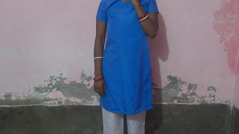 Sumaj: Studentessa universitaria con abito universitario