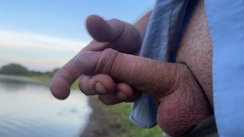 Riskiedik: Found a Abandoned Boat at the Lake so I Decided...