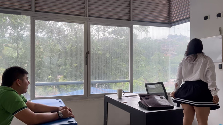 Pronoia Mey: SAYA MENIDURI GURU BAHASA INGGRIS DENGAN KERAS SELAMA KELAS