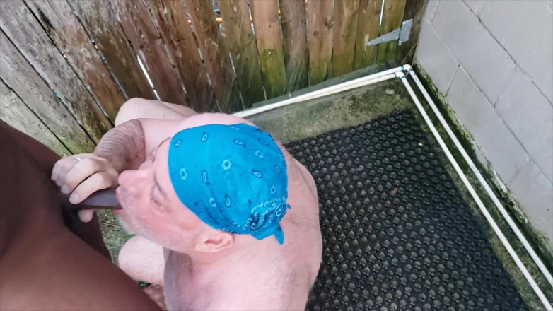 beardaddychub: 흑인 대물 자지에게 오줌을 싸는 곰