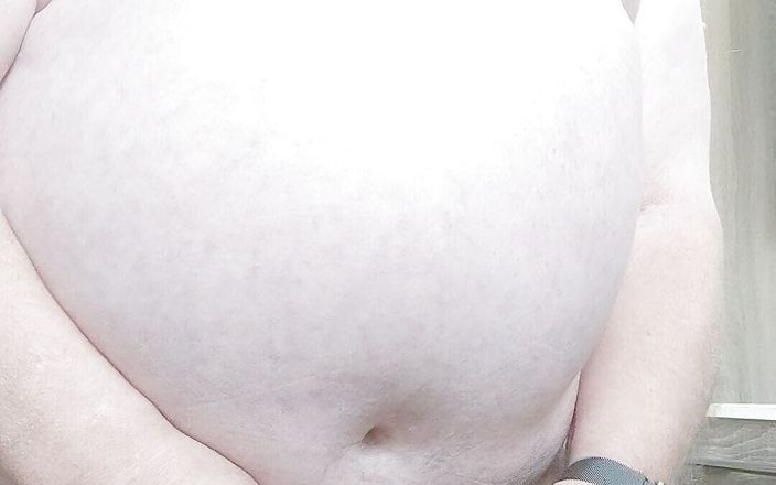 Karlchengeil: 用裤子持有人的夹子在我的鸡巴上自慰
