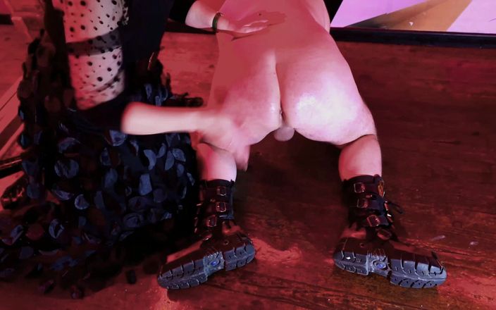 Maitresse Claudia Cuir: French Dominatrix Mistress Claudiacuir ve společnosti Nuit Girl Power Paris