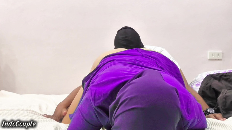 Indo Couple: ホットなインドネシア人カップルが夫に抱かれて快感のうめき声をあげる!