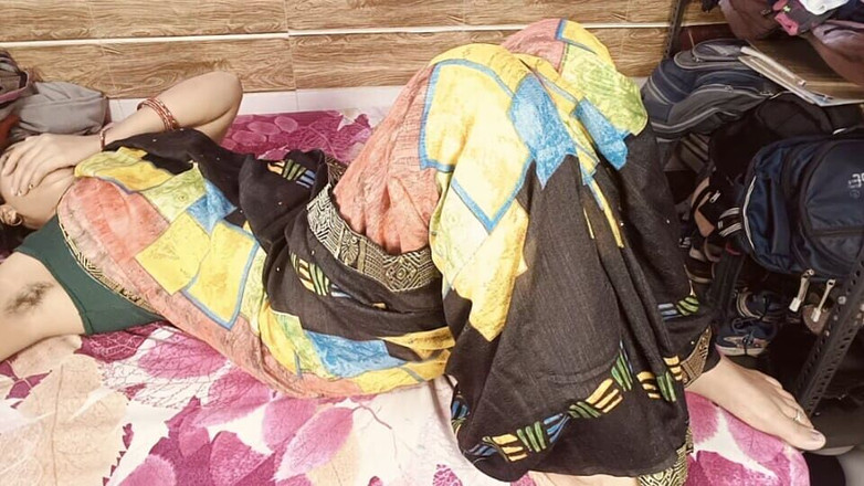 tannu: Дези жену трахнул его муж Фрейнд в его спальне.