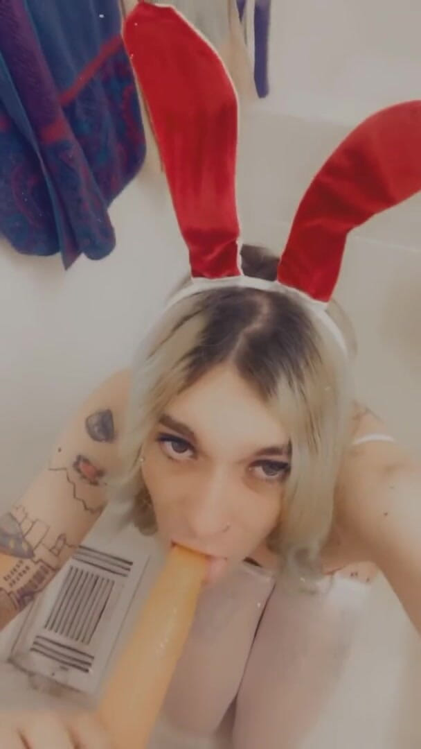 CarmenMelatonin: Zajíček Senpai
