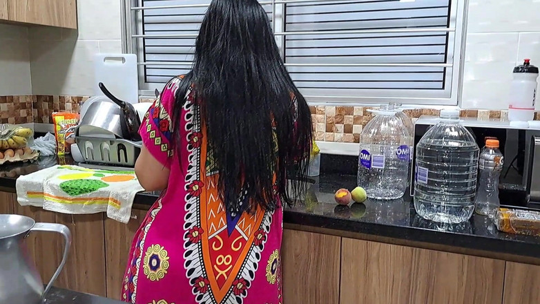 Jocelyn: Je Suis Excité Et Surprends Ma Belle-mère Dans La Cuisine...