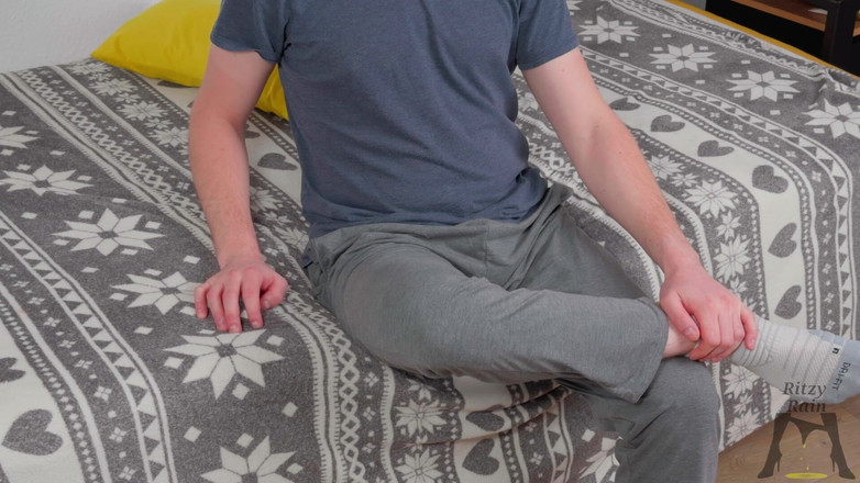 Ritzy Rain: Ritzy Rain kötü bir şekilde şaplak atıyor ve belden ağlatıyor, götü o...