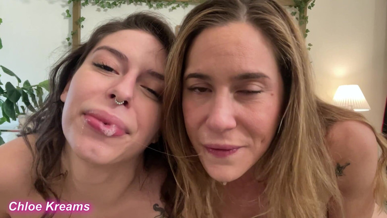 Chloe Kreams: MILF &amp; Saya Makeout! Spitty Drooly Ciuman lesbian tetek besar selamba -...