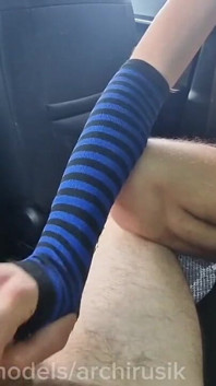 Jeho zadek je plný mrdky. Šukání cizince s tátovými velkými ptáky bez kondomů.