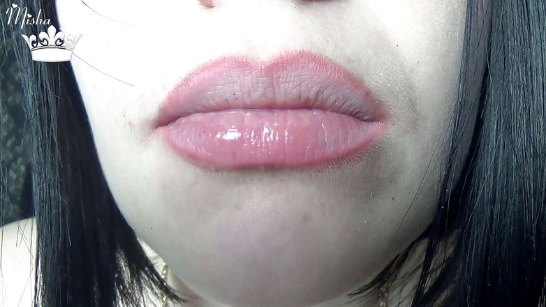 Goddess Misha Goldy: जीभ और थूकना और होंठ