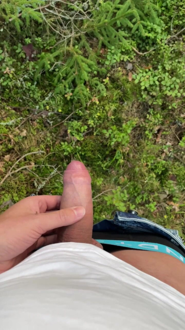 gl0b4l: Великий білий член вперше знімається під час писання