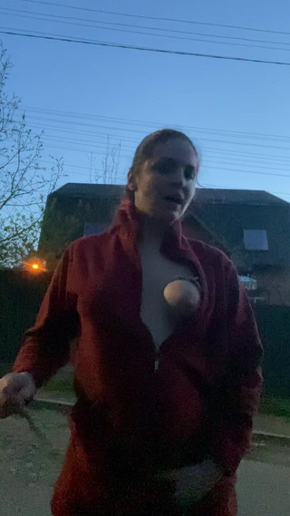 Elena917: Masturbasi bdsm luar ruangan dengan perbudakan dan tongkat toket