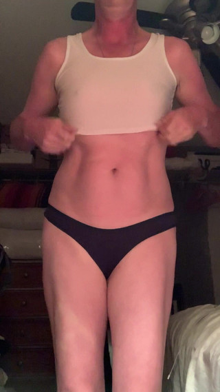 Sissy Michelle MTF: Зріла блондинка фембоя з великою дупою смокче поцілунки winkerfish