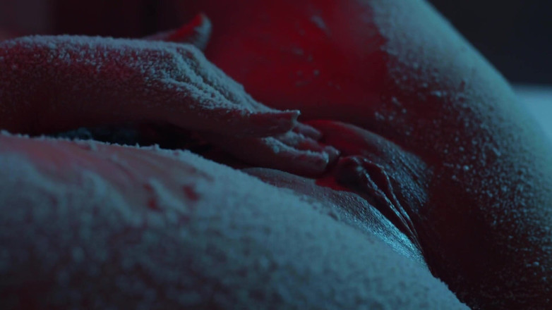 Adalina Smith: Snow rơi trên ngực và âm hộ của tôi - Cận cảnh...