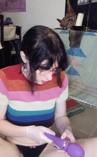 Odette Vesper: Je m'amuse à la maison dans des vêtements trop petits. Je...