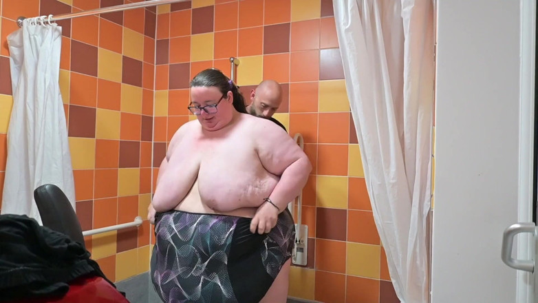 SSBBW Hunter: SSBBW Gets Into Tight Swim Wear