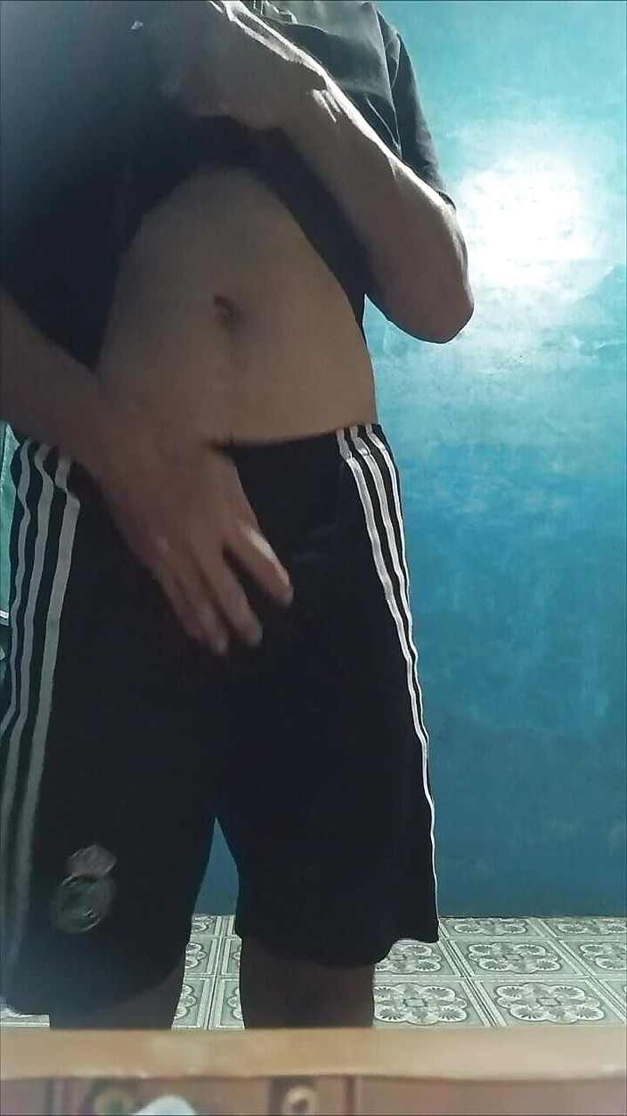 AdmHell: Lelaki batang besar berbogel