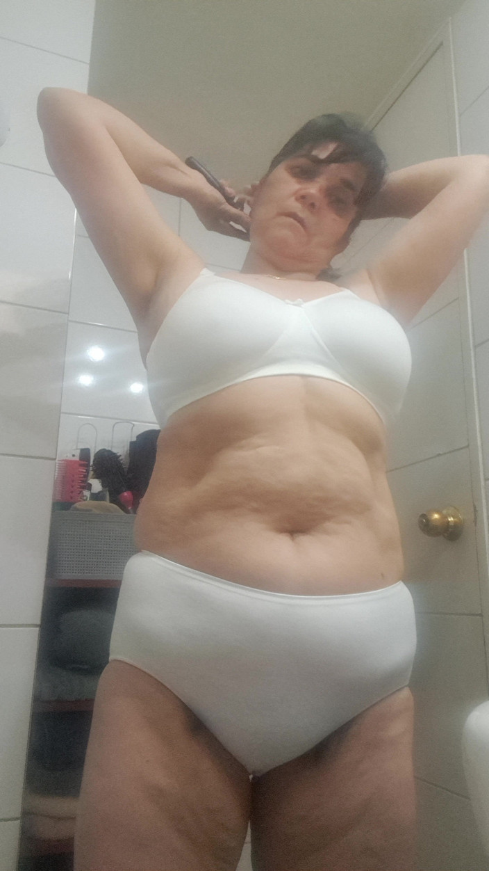 Mommy big hairy pussy: Lenjerie cu mama vitregă Plus Size