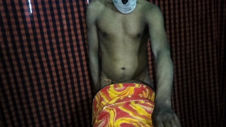 Sexy_Sali: Người chồng không có ở nhà, vì vậy người vợ đã gọi...