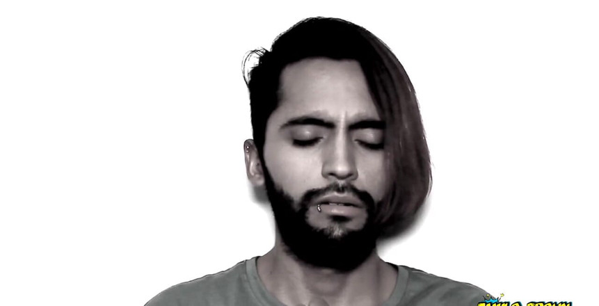 Camilo Brown: Masturbando meu pau grande e sem cortes com óleo em preto...