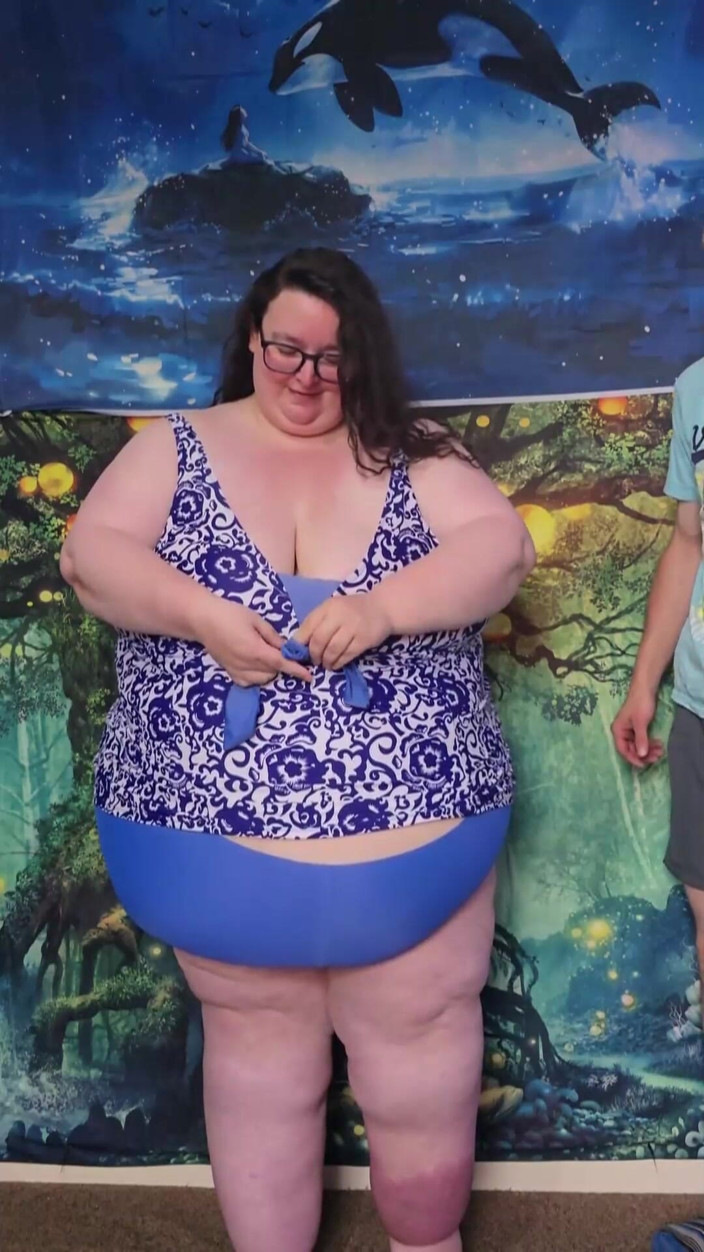 SSBBWLadyBrads: SSBBW gigantyczny tłusty strój kąpielowy z pomocą