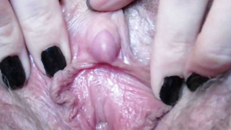 Cuteblonde666: 毛深い大きなクリトリス猫陰唇プレイをクローズアップ