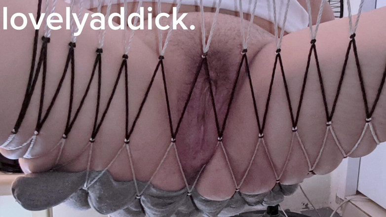 Lovelyaddik: Adik tiri yang lagi rocking dicium
