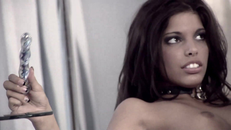Lesbian Illusion: Lesbische models küssen und lecken sich gegenseitig