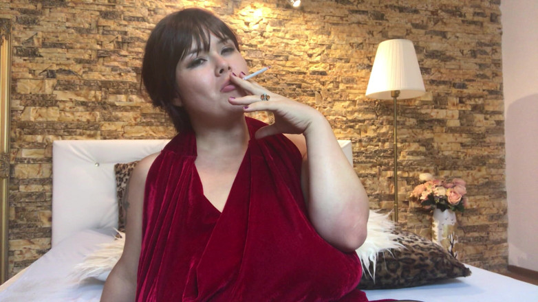 Roxanne Miller: Smoking Naked for Your Fetish