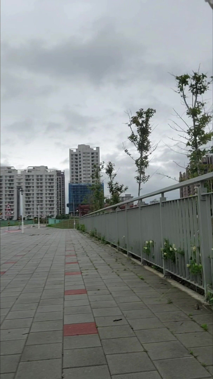 NotAFuta: 공원에서 메이드 노출증