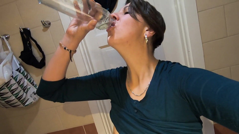 bekycarril: Beky drinks her own pee