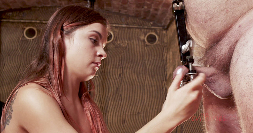 Cruel Furies Femdom: Jemné trestání ptáka