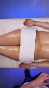 Mmwow! Tukang urut sesat ini menunjuk-nunjukkan batangnya dan pancut ke dalam mulut saya(!) Semasa Sesi Urut Saya! Xsanyany