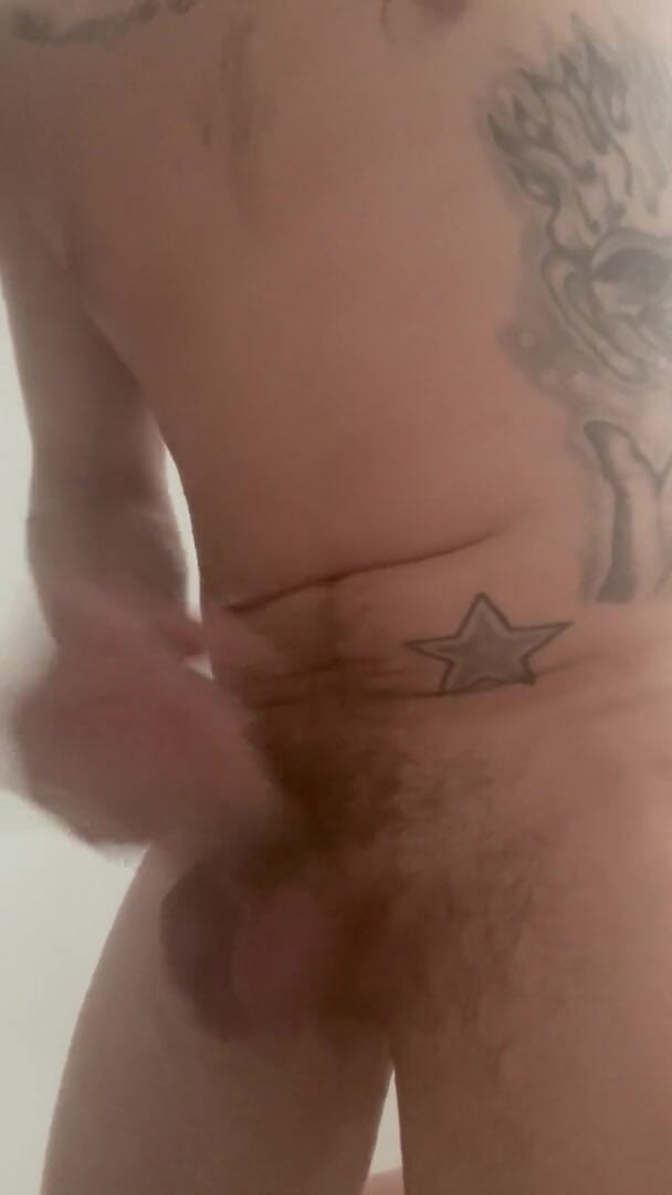 Jerkoff king: Shower ass and jerkoff play
