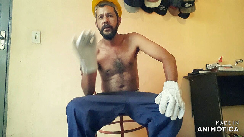 Stink HairyMale: Arbeiterin raucht, schlafft, handschuhe