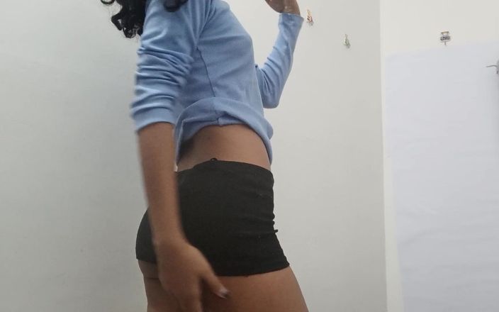 desigirl93: Lolafuccbunny có âm hộ innie dễ thương nhất