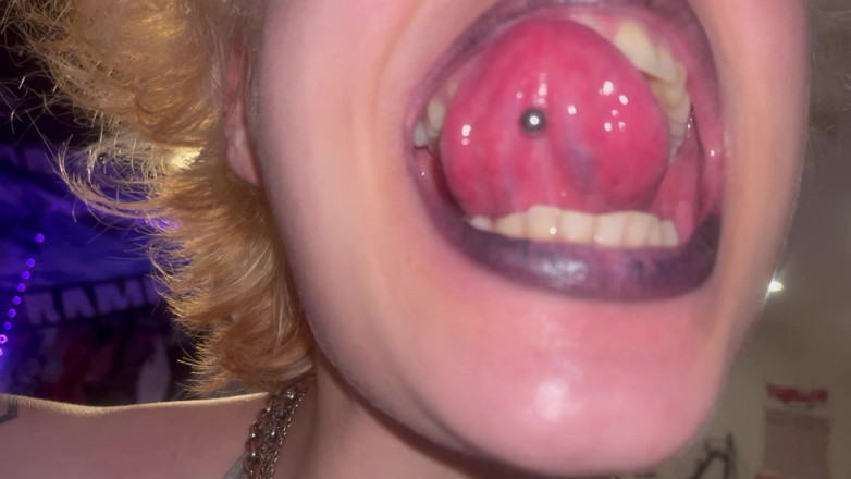 Glitterqueen1999: Awek goth tour mulut Uvula tonsils lidah gigi