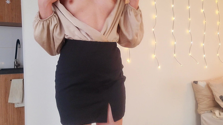 LadyFromoffice: Teenage Young Girl Have Orgasm After Work