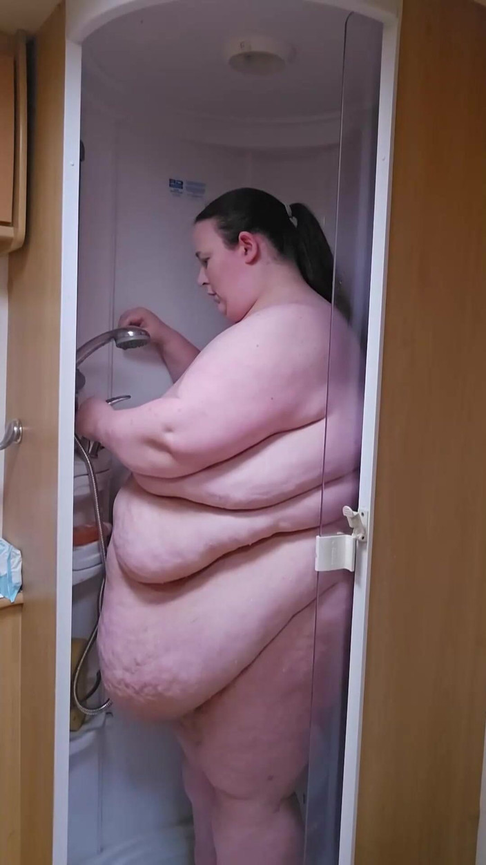 SSBBWLadyBrads: Stlačit do sprchy se mnou a mým břichem