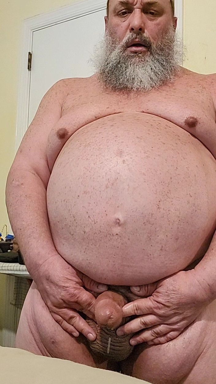 GeneWadexxx: Bear Gene Wade Strokes His Big Cock and Cums